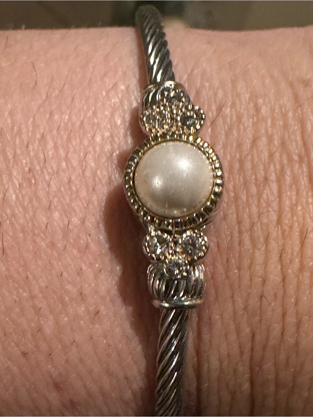 Elegant Silver Cable Bracelet with Pearl Accent